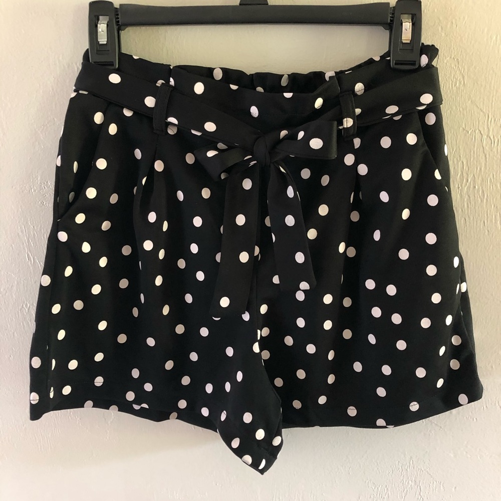Black & White shorts with belt and pockets
